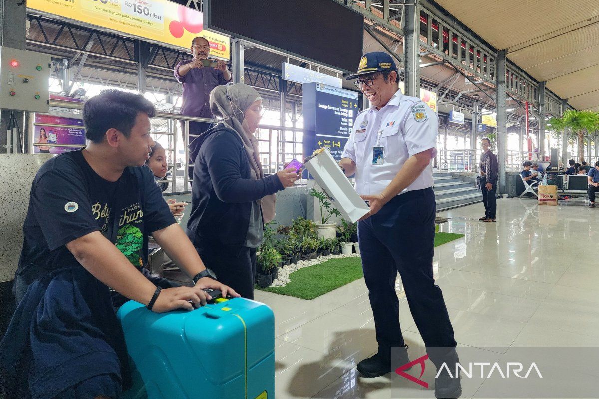 Rel Tawang-Alastua dinaikkan antisipasi banjir saat angkutan Lebaran