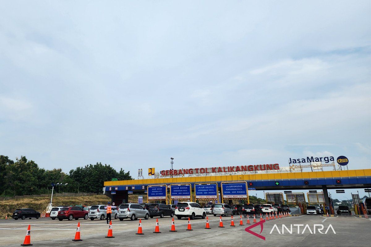 Arus mudik di gerbang Tol Kalikangkung masih terkendali