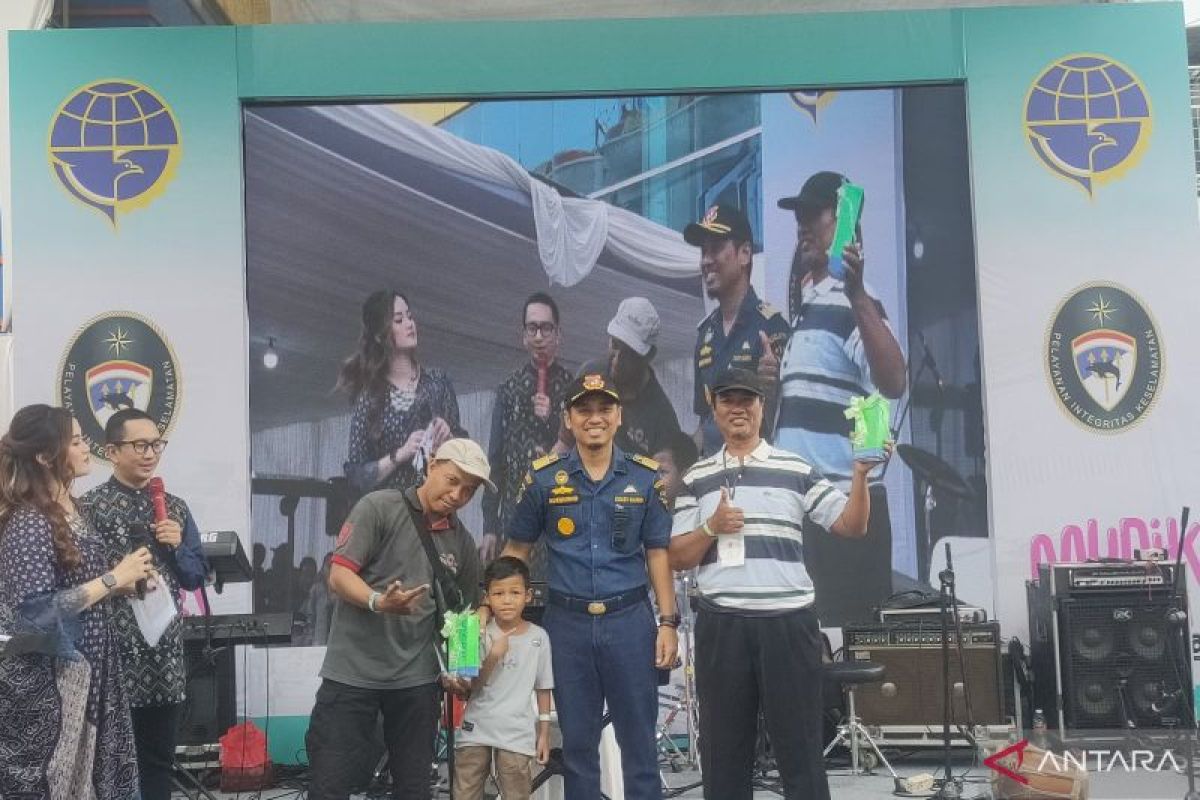 Peserta mudik gratis di Pelabuhan Priok dapat motor hingga mesin cuci