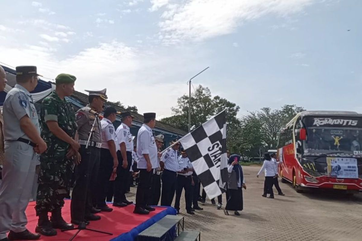 Gubernur Jambi lepas ratusan peserta mudik gratis di terminal bus