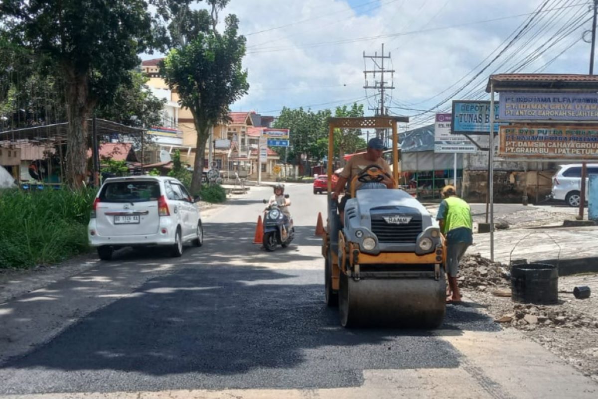 Dinas PUPR Rejang Lebong perbaiki jalur mudik Lebaran 2024