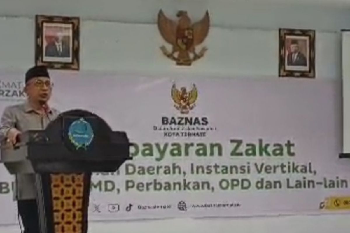 Wali kota Ternate salurkan zakat ke Baznas
