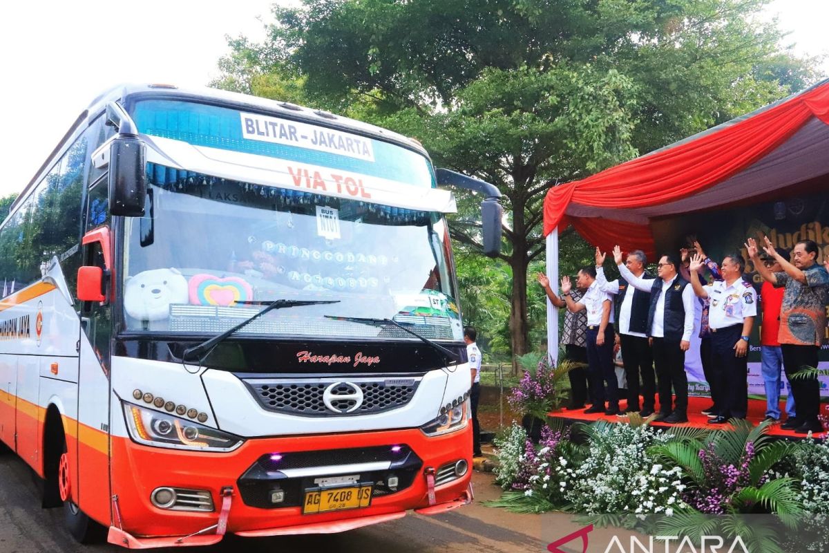 Pj Gubernur berangkatkan mudik gratis rute Jakarta ke Jatim