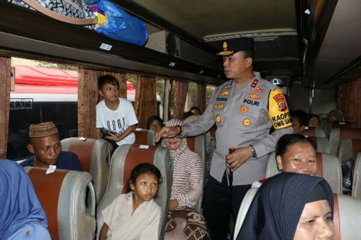 Kapolda Sulut melepas rombongan mudik gratis  Lebaran 2024