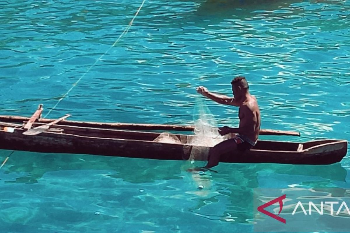 Nelayan tradisional di Biak gunakan jaring ramah lingkungan