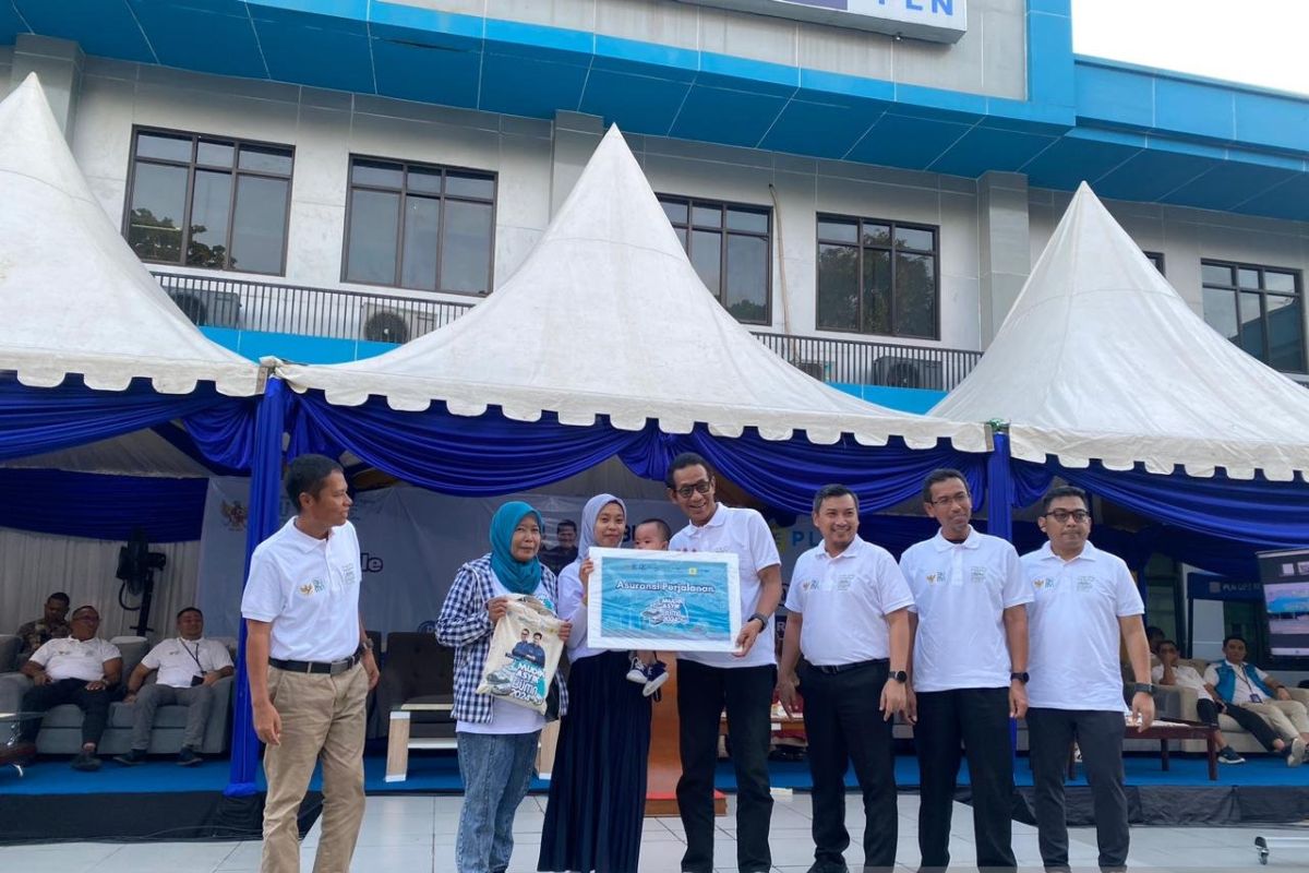 PLN UID Sulselrabar berangkatkan 1.000 pemudik dari Makassar