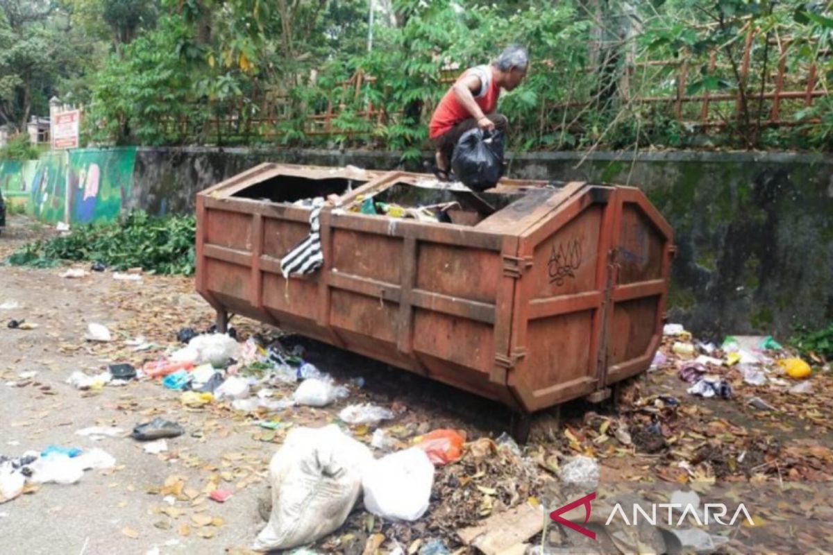 DLH Kota Solok imbau masyarakat disiplin membuang sampah