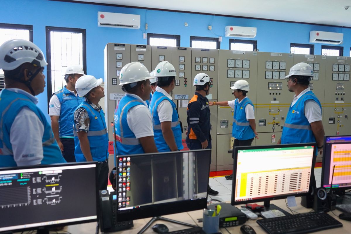 PLN Maluku  cek peralatan jamin pasokan listrik aman jelang Lebaran