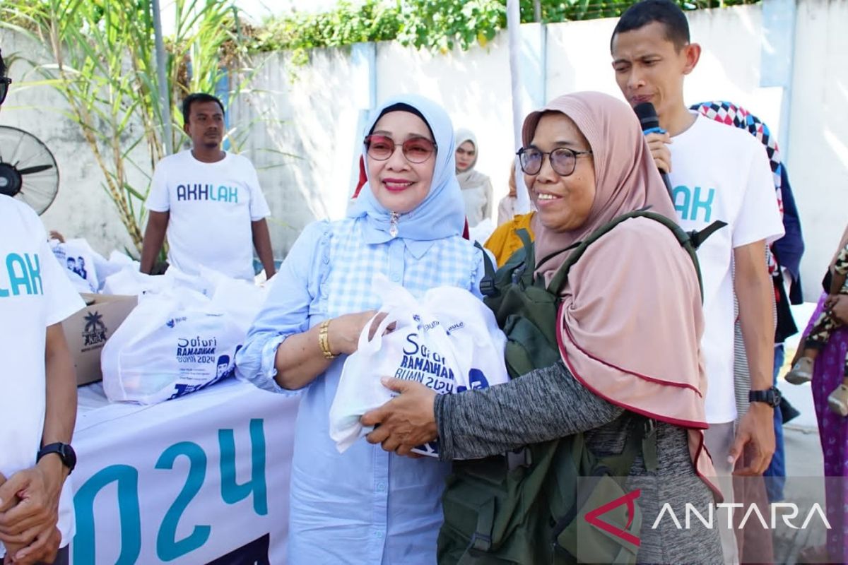 Safari Ramadhan BUMN, Bulog gelar pasar murah 1000 paket sembako di Labuhanbatu