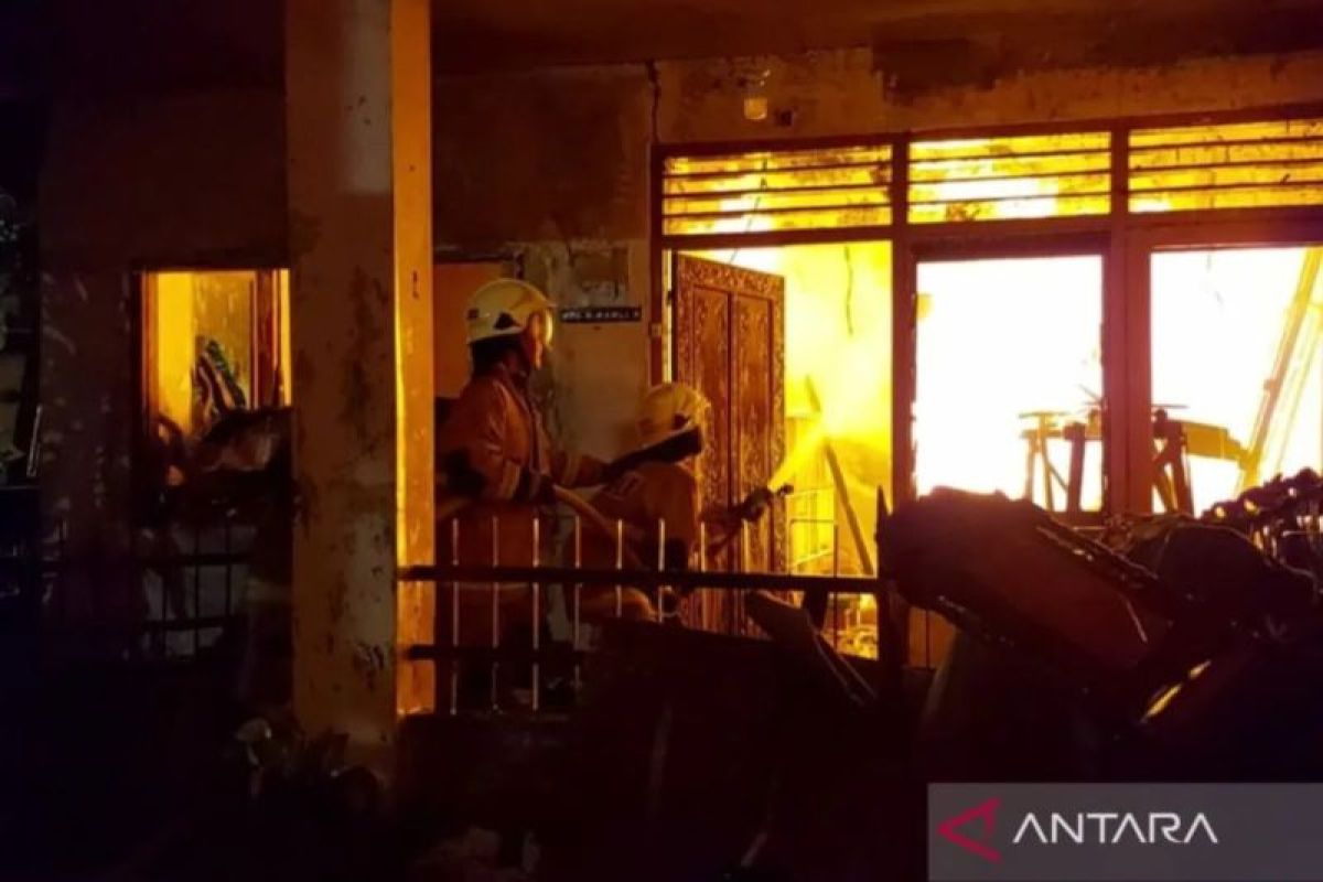 Kontroversi penyebab kebakaran rumah wartawan di Sumut, Dewan Pers ungkap dua versi berbeda
