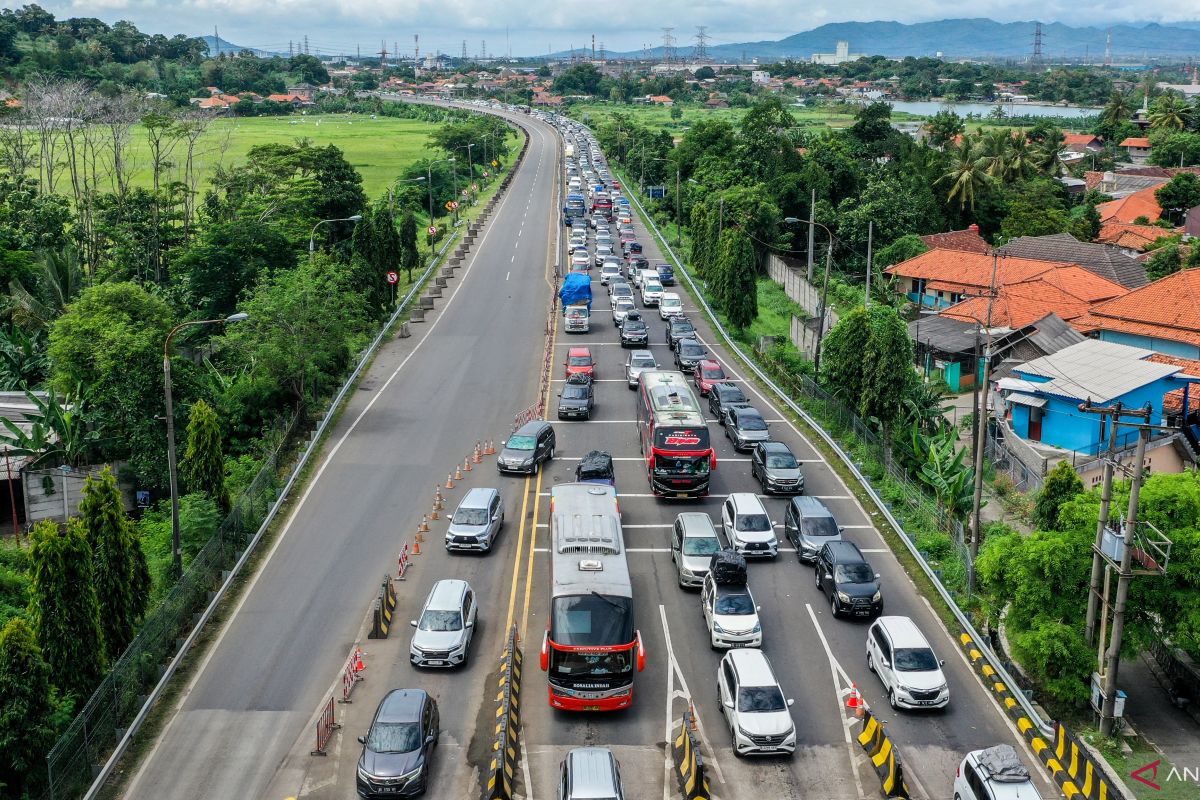 28.432 kendaraan keluar dari Jakarta melalui Gerbang Tol Merak