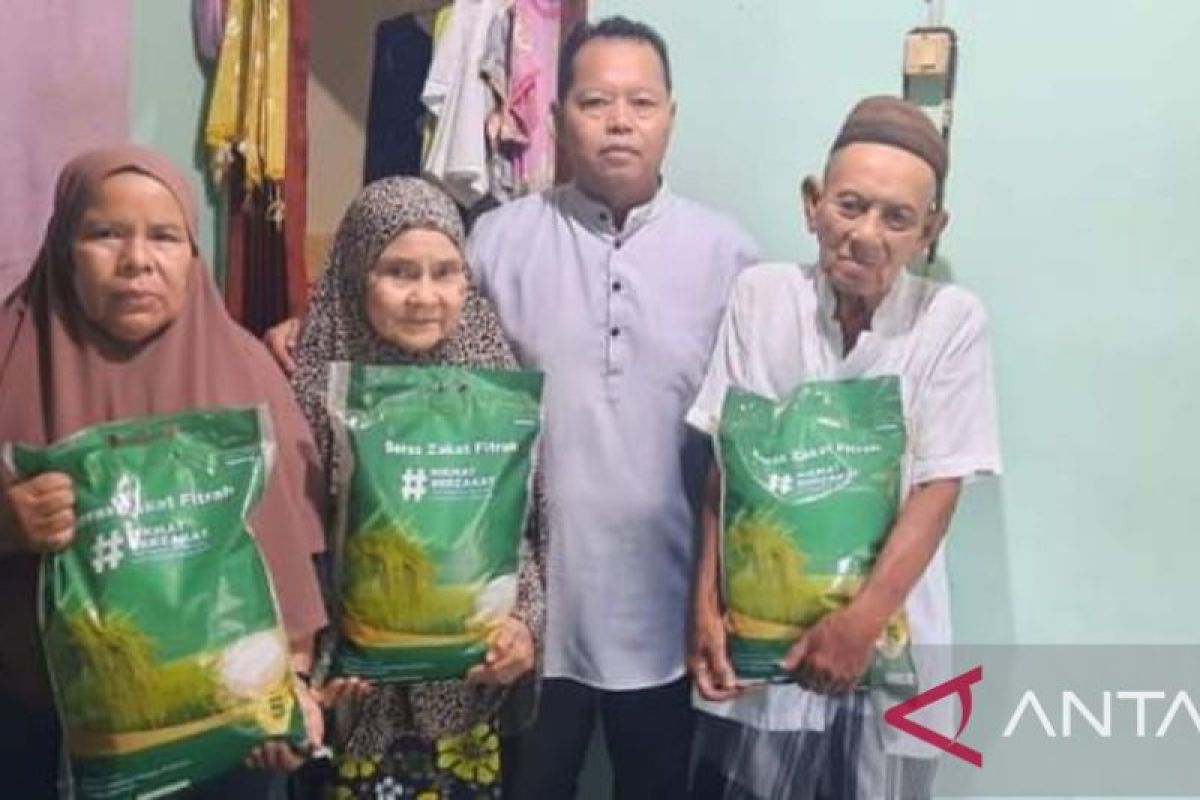 Baznas Belitung salurkan 400 karung beras zakat fitrah dari Baznas pusat