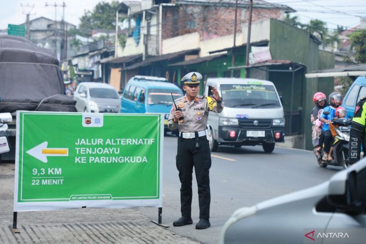 Waktu tempuh Sukabumi-Bogor mencapai enam jam pasca-longsor di Tol Bocimi