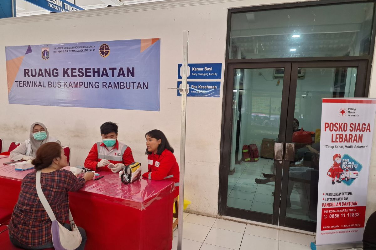 Sopir Bus antusias cek kesehatan di Terminal Kampung Rambutan