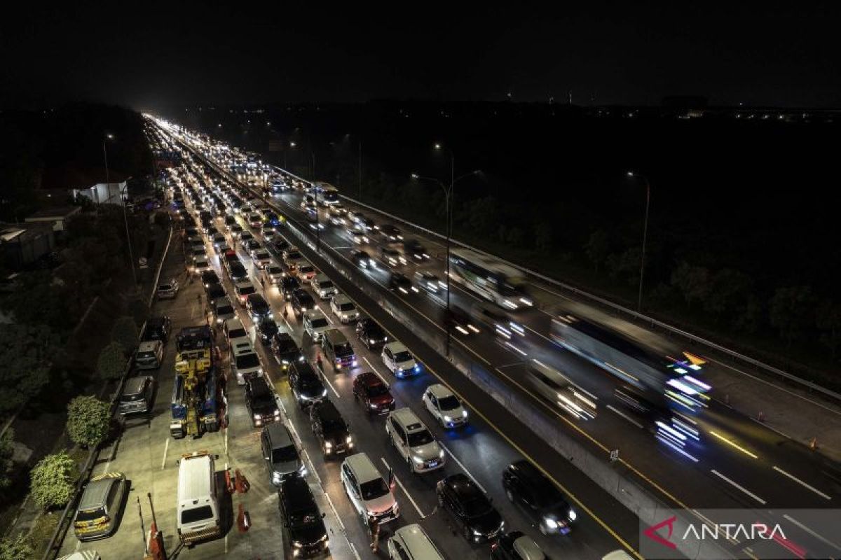 Contraflow, one-way remain for Eid homecoming travel: Minister