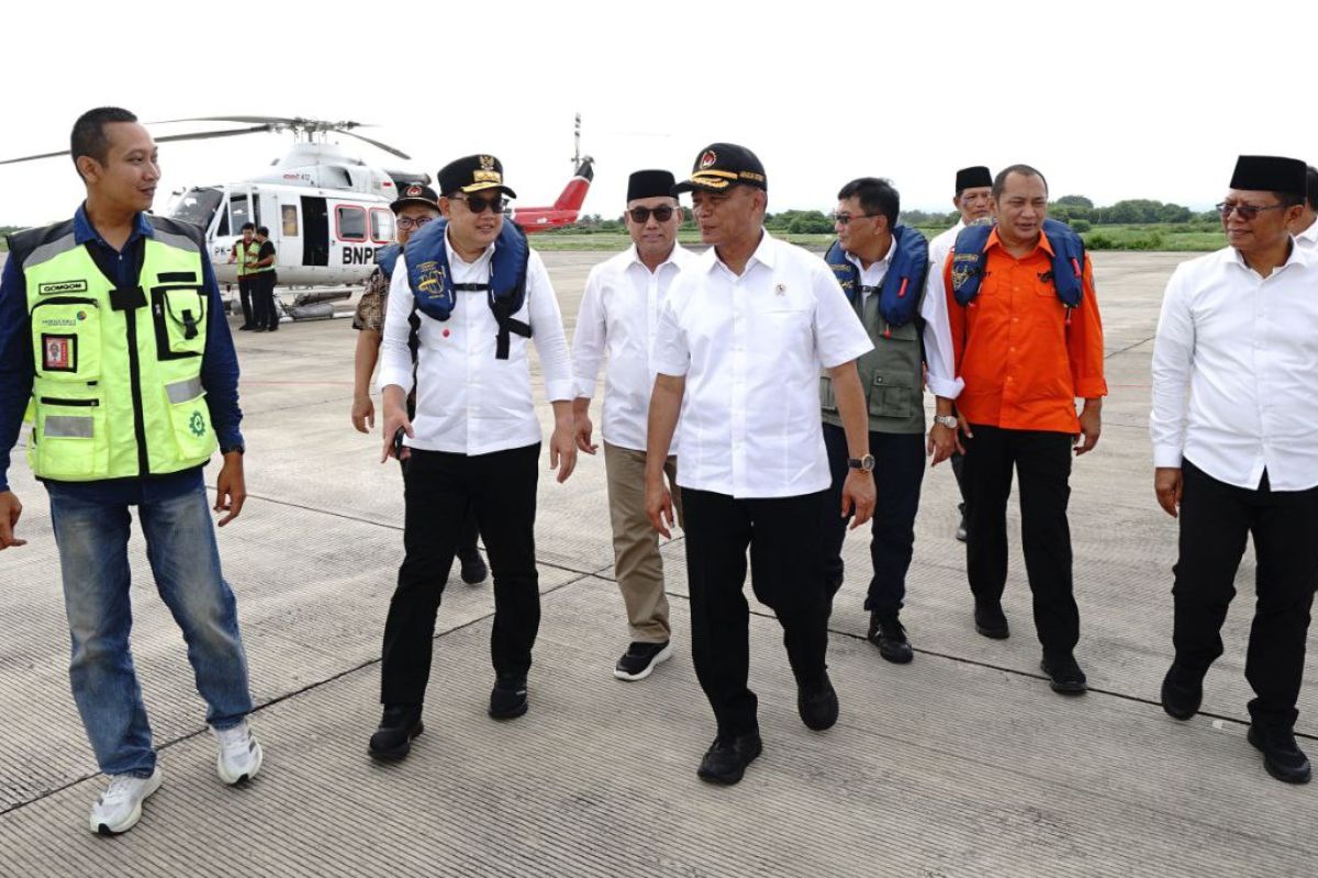 Menko PMK cek fasilitas Bandara Banyuwangi untuk kesiapan arus mudik