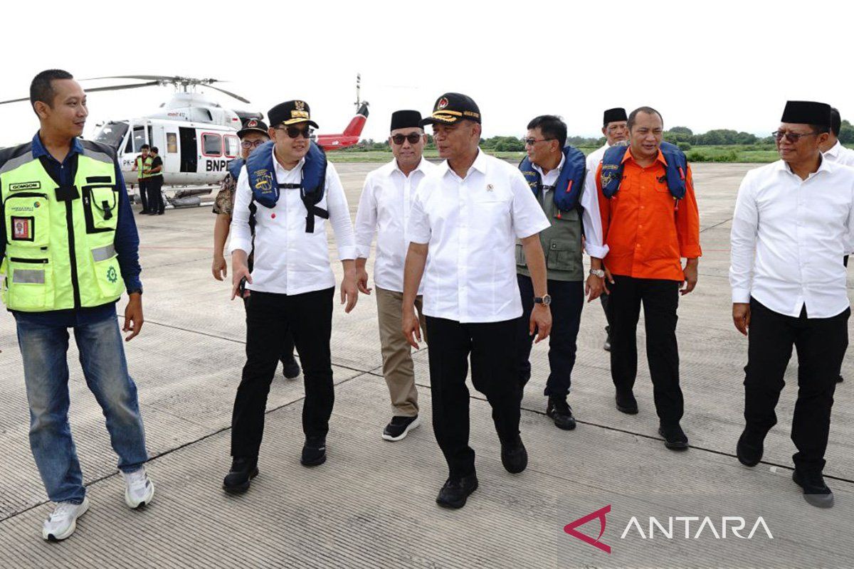 Menko PMK cek fasilitas Bandara Banyuwangi untuk kesiapan arus mudik