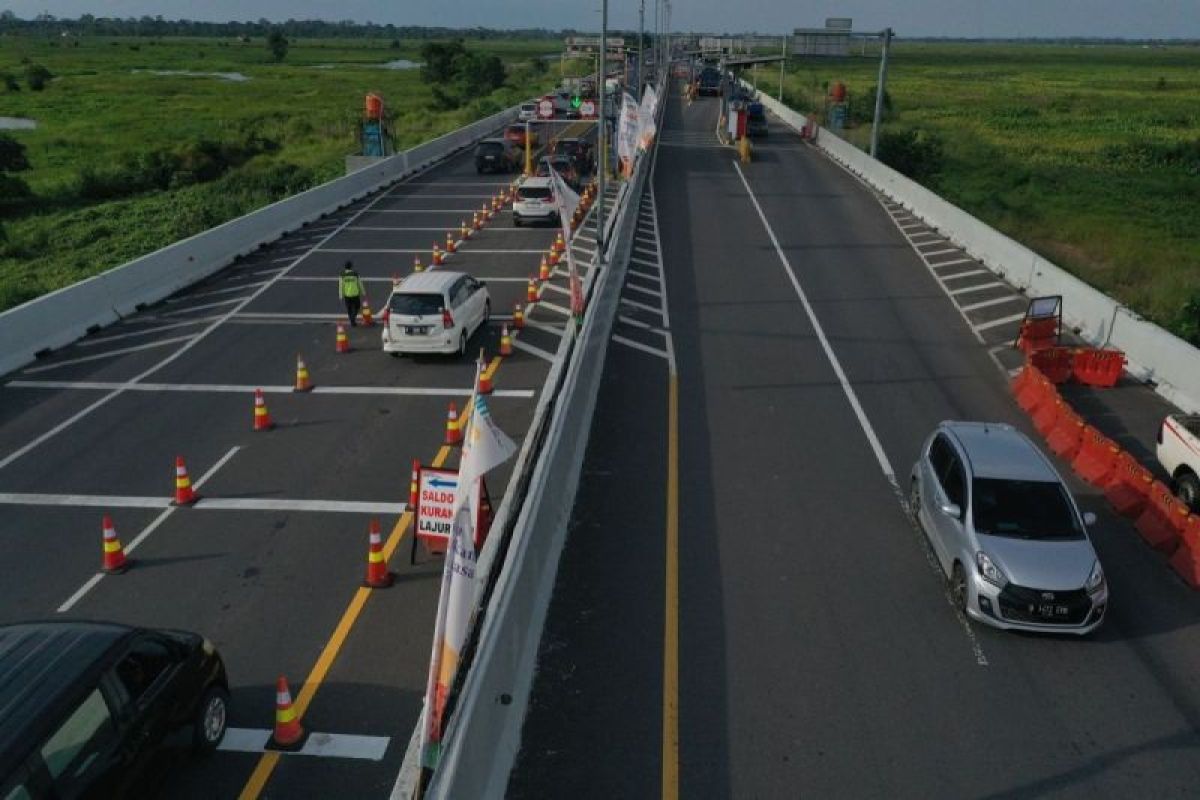 Jumlah kendaraan yang lewat Jalan Tol Trans Sumatera pada H-4 naik 154 persen
