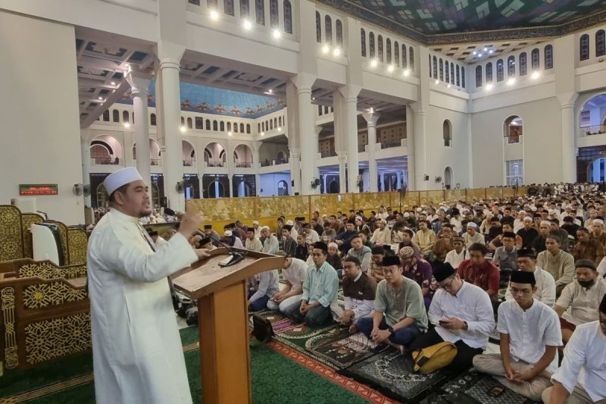 Jamaah Qiyamul Lail 27 Ramadhan di Masjid Al-Akbar membeludak