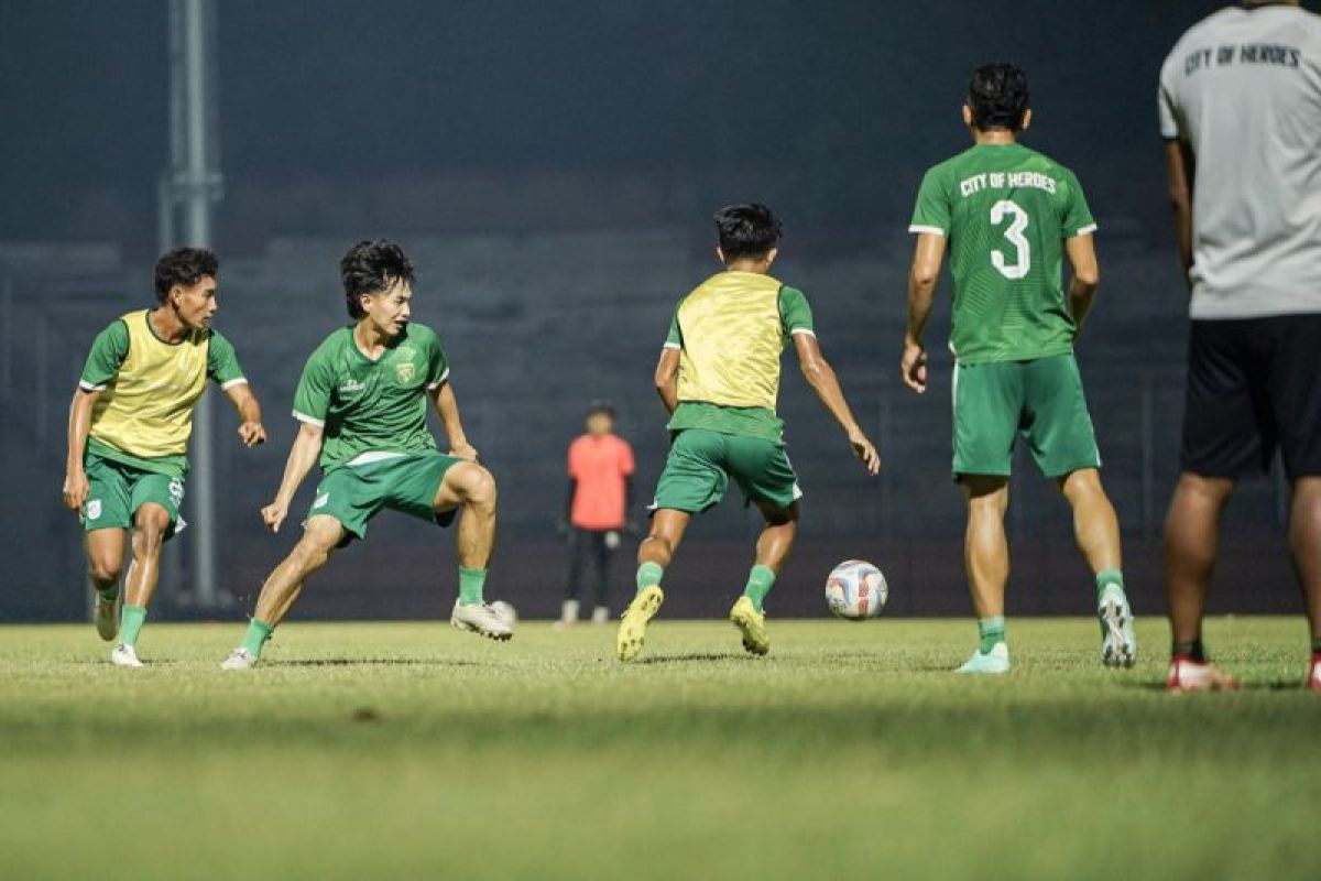 Liga 1: Pemain Persebaya Lebaran di Surabaya
