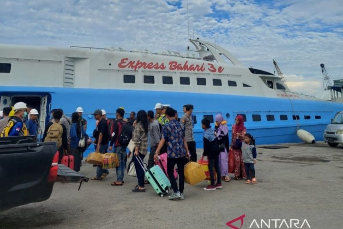 Jumlah pemudik di pelabuhan Tanjung Pandan menurun H-2 Lebaran 2024