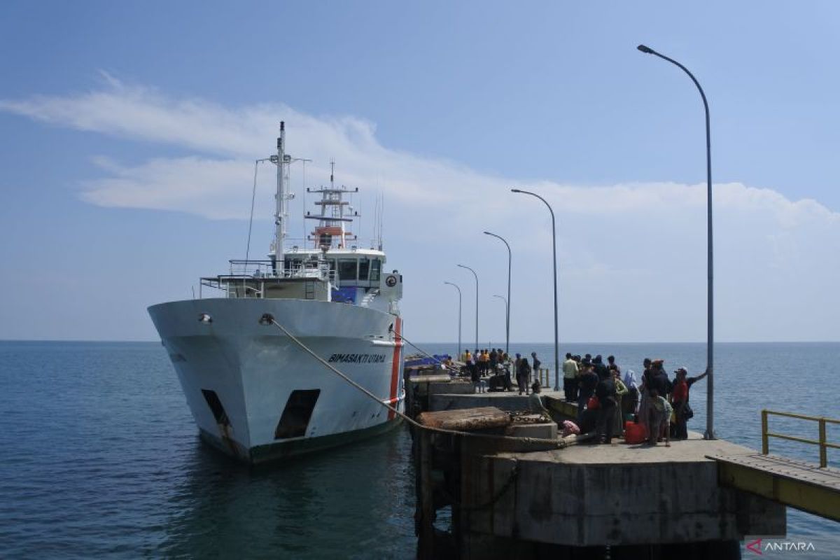Pemudik tujuan Pulau Raas telantar di Pelabuhan Jangkar diangkut kapal Kemenhub