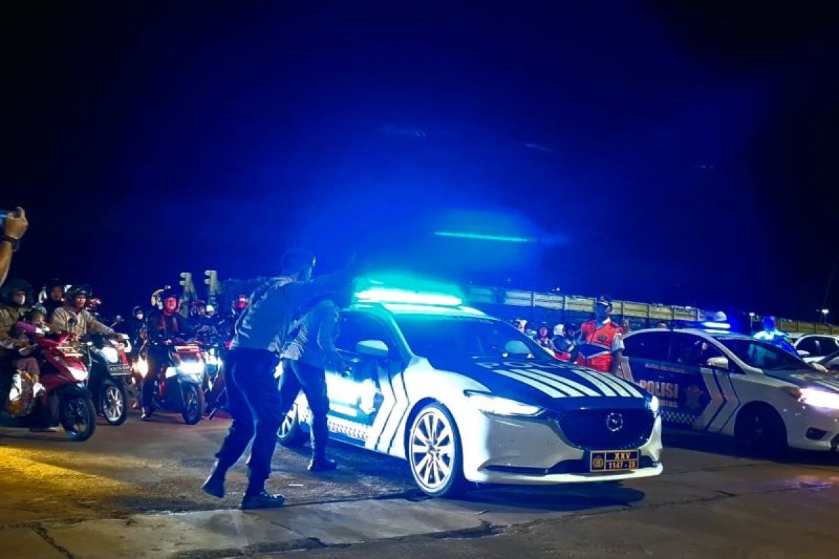 Polisi kawal pemudik motor di Pelabuhan Panjang jaga keselamatan