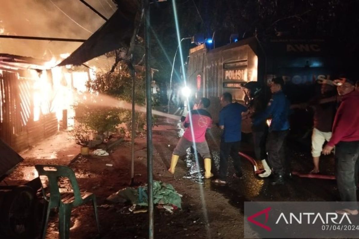 16 unit rumah ludes terbakar di Komplek PJKA Langsa