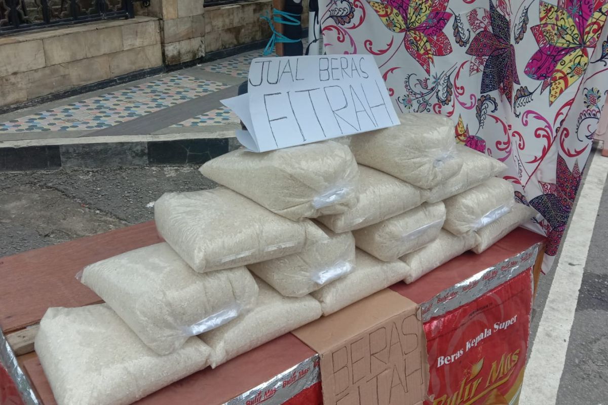 Penjualan beras Zakat musiman di Soabali ramai pembeli