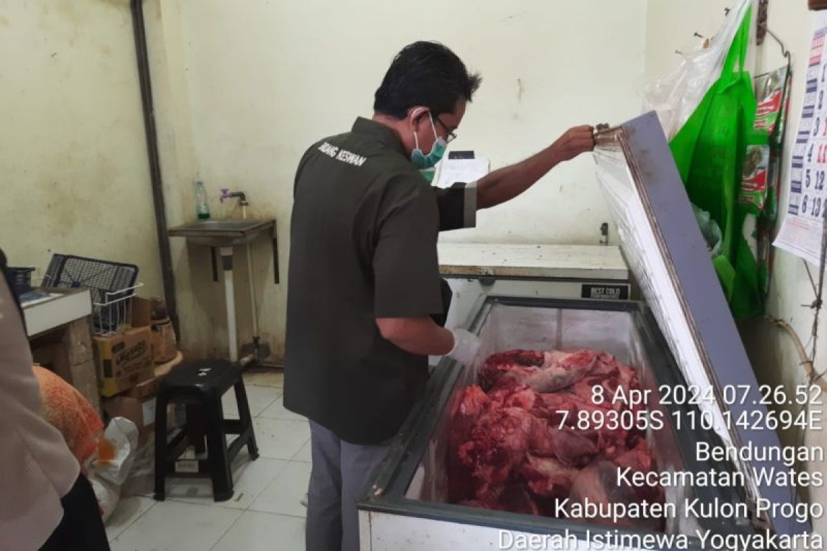 Dinas Pertanian Kulon Progo awasi pangan asal hewan di Pasar Bendungan