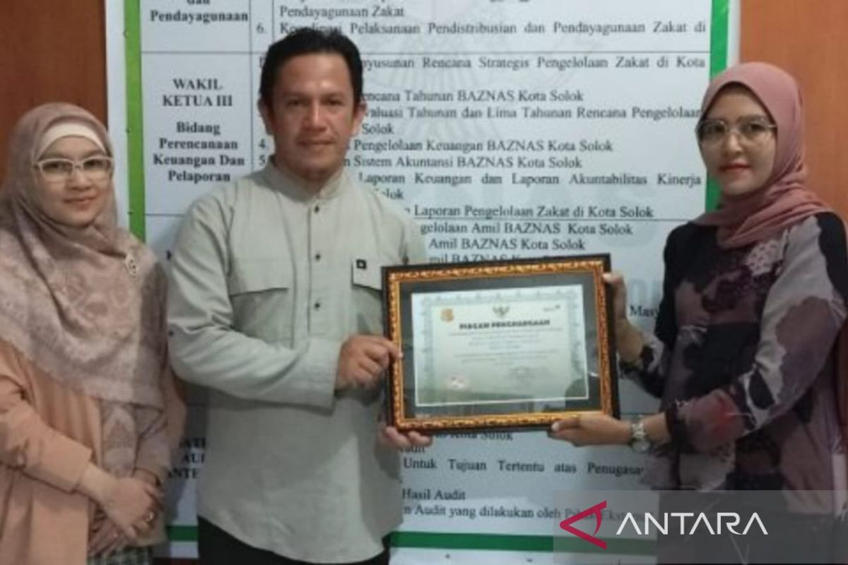 Baznas Kota Solok terima penghargaan program Bapak Asuh Anak Stunting