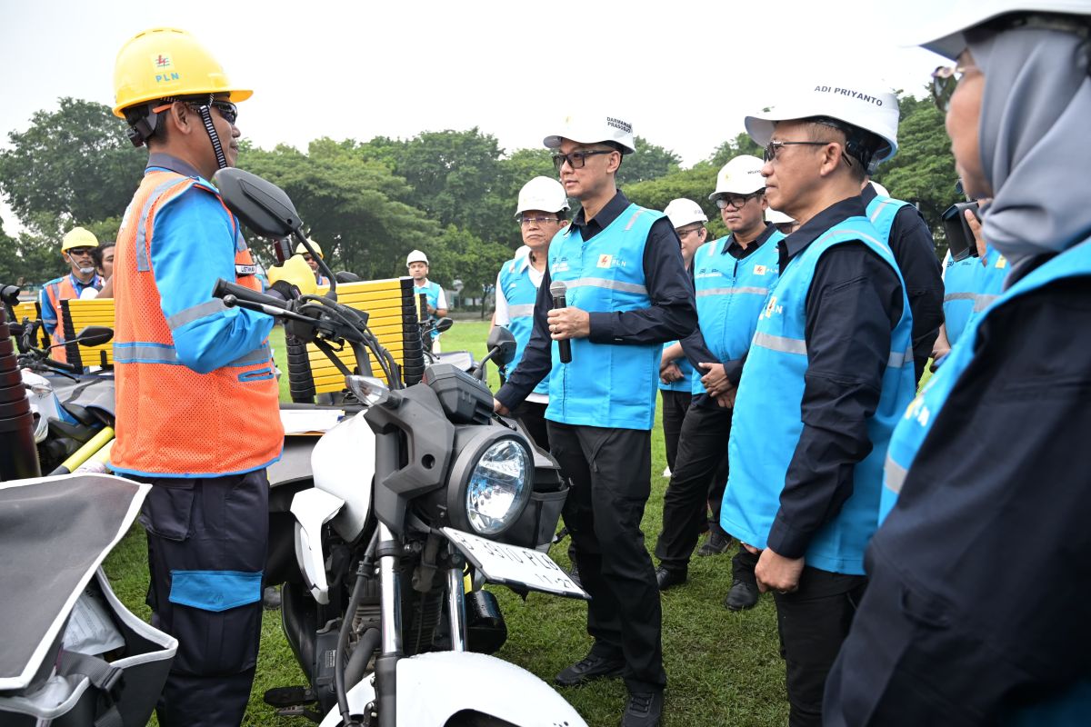 Dirut PLN lakukan inspeksi SPKLU jalur mudik, pastikan 1.299 Unit Se-Indonesia Siaga Layani Pengguna Mobil Listrik