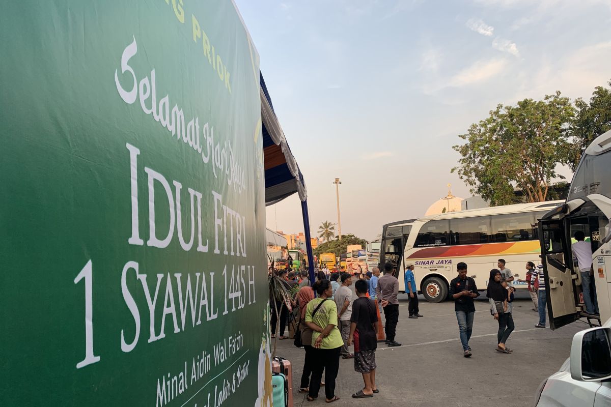 Terminal Bus Tanjung Priok memberangkatkan 6.571 penumpang pada  H-2