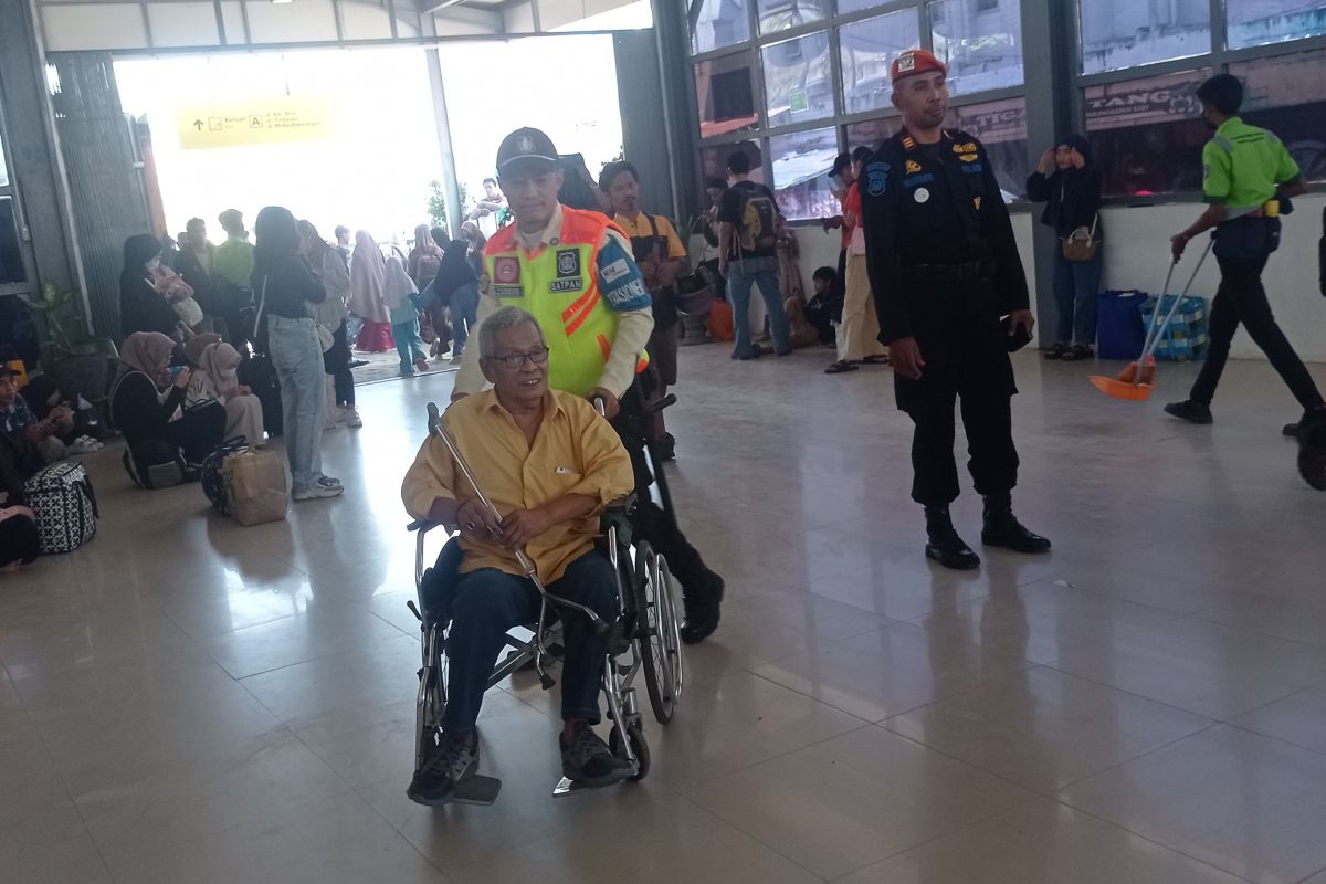 Stasiun Rangkasbitung sediakan kursi roda bantu difabel