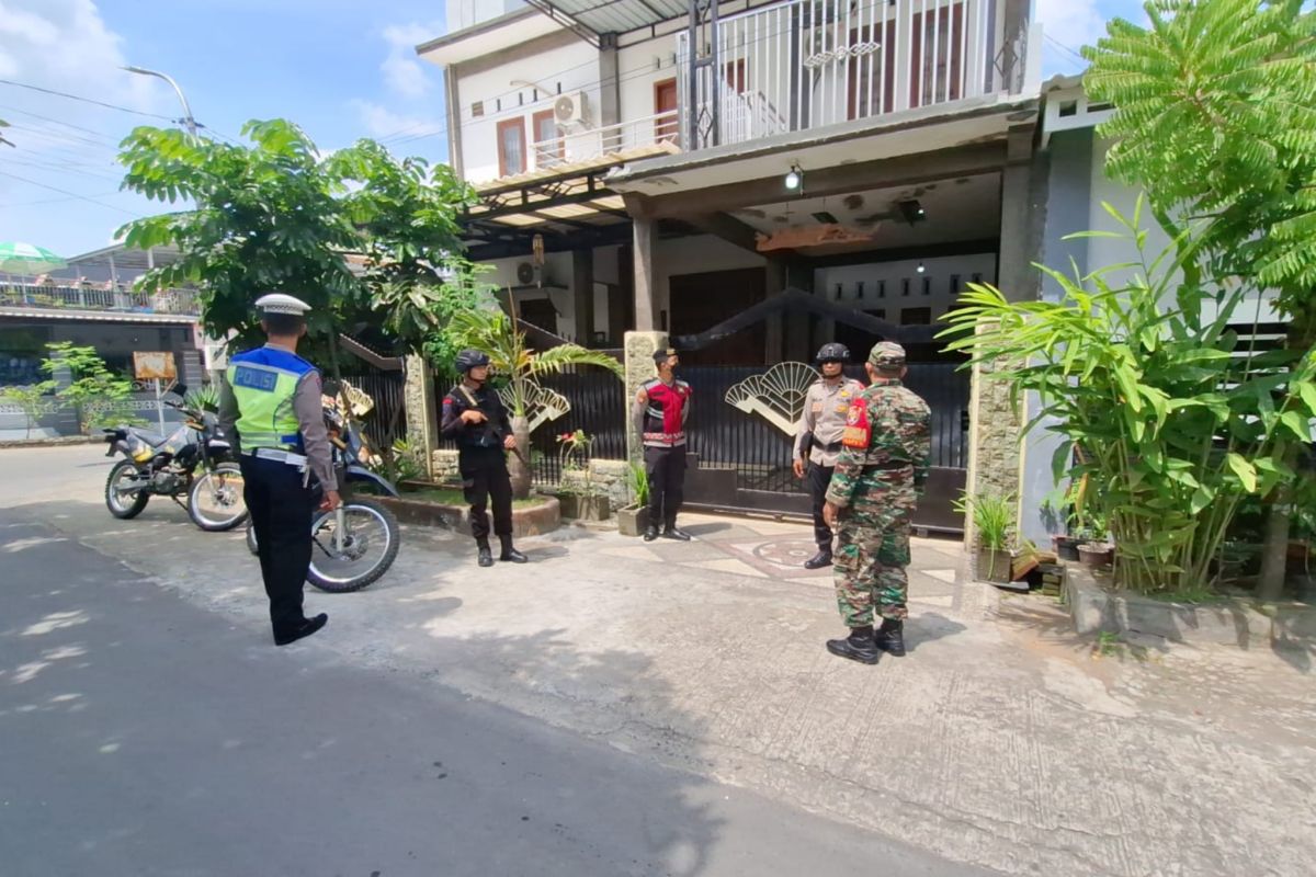 TNI-Polri intensifkan patroli rumah kosong