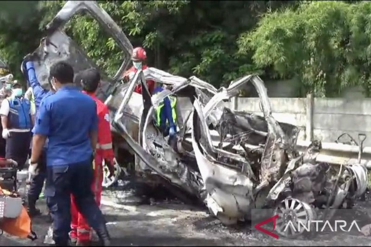 Luka bakar, sembilan orang tewas kecelakaan KM 58
