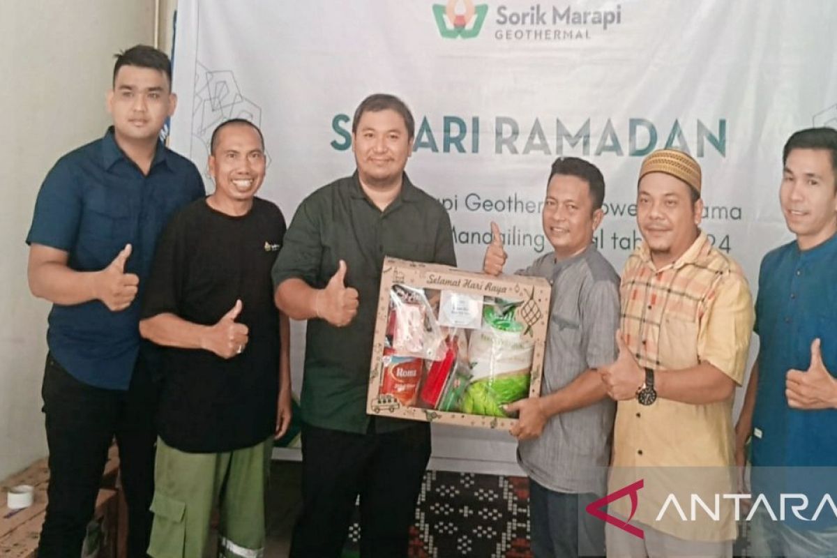 PWI Madina berikan paket Lebaran ke pengurus