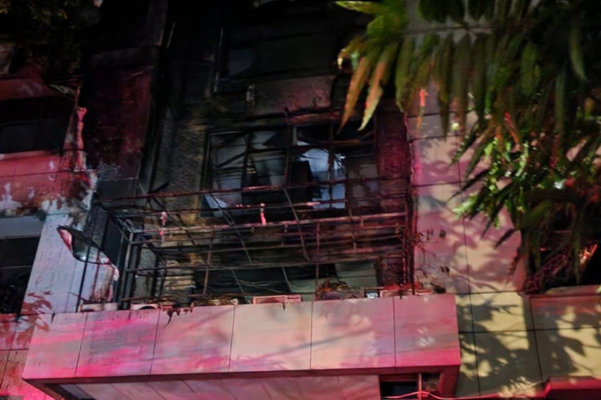 Gedung LBH-YLBHI Jakarta terbakar
