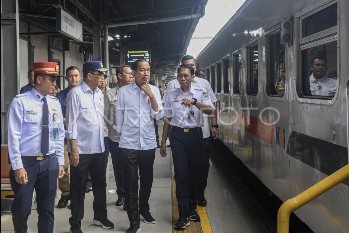 Presiden Jokowi kunjungi Stasiun Pasar Senen