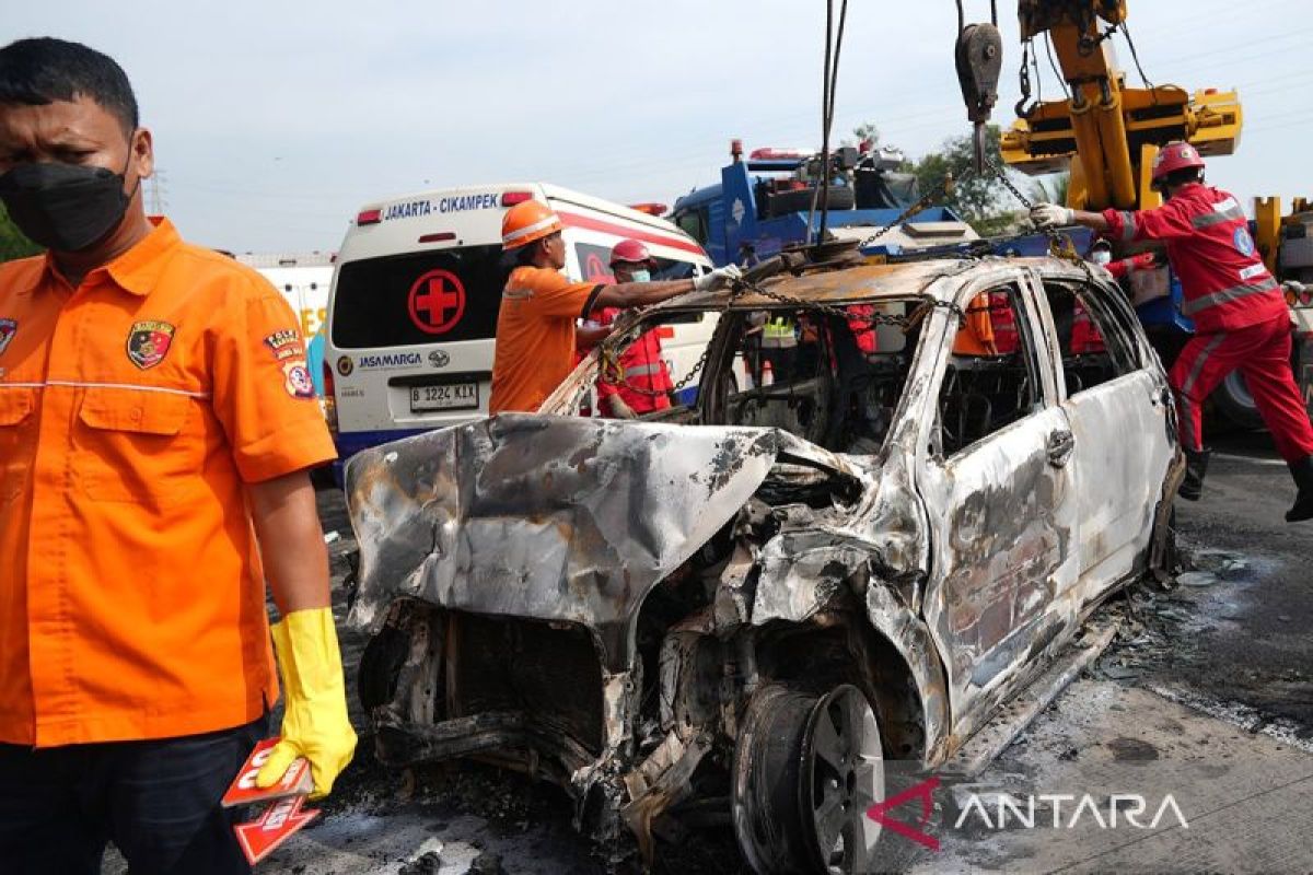 Penyebab mobil bisa terbakar usai kecelakaan