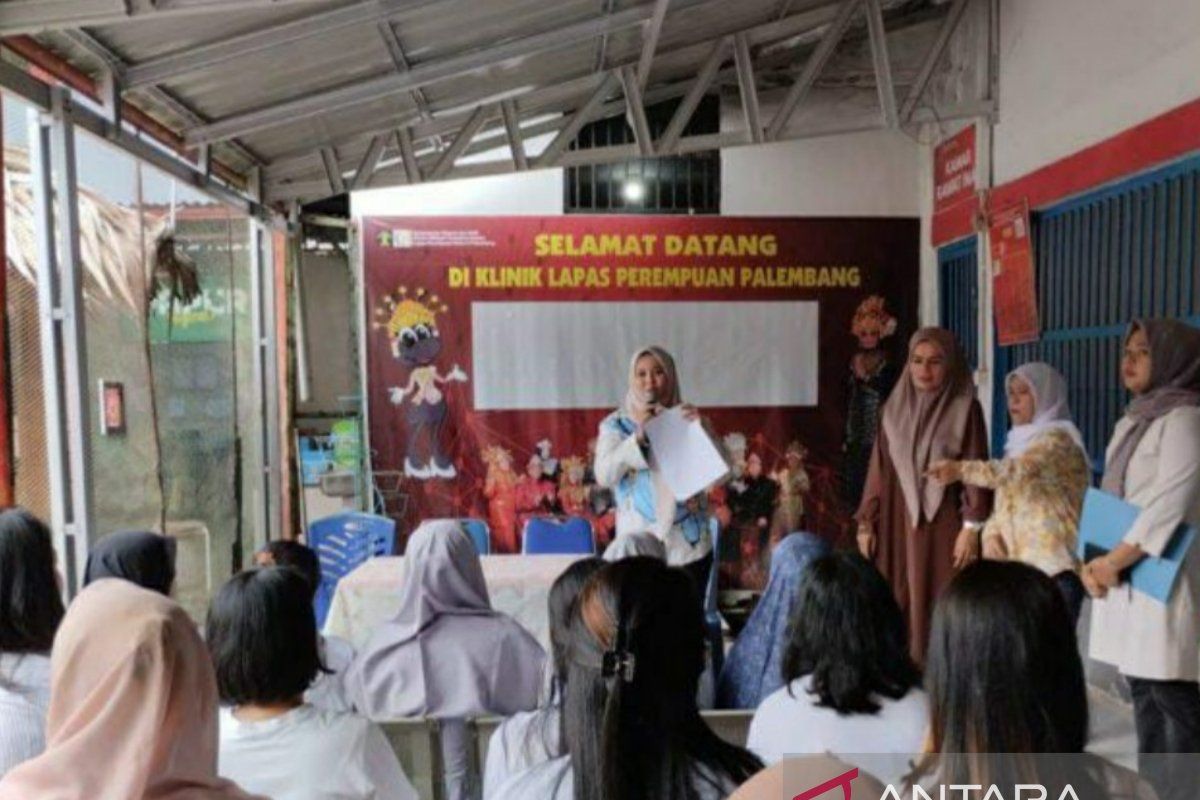 16 narapidana Lapas Perempuan Palembang terima remisi sakit menahun