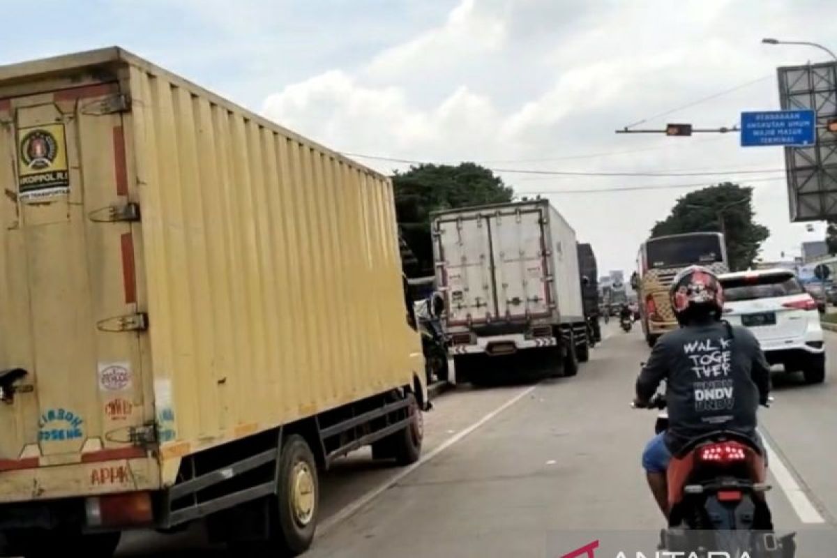 Pj Gubernur Sumsel minta sopir truk putar balik urai  kemacetan mudik