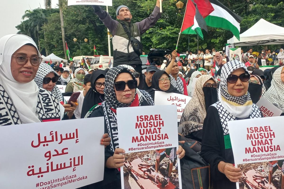 Ribuan umat Islam di Jakarta bersatu dalam aksi doa untuk Gaza