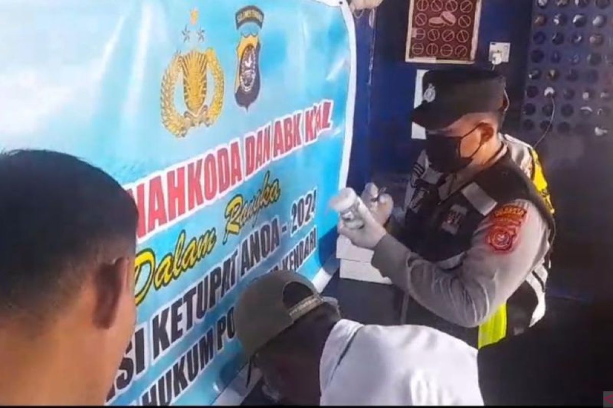 Polresta Kendari tes urine awak kapal yang layani arus mudik Lebaran