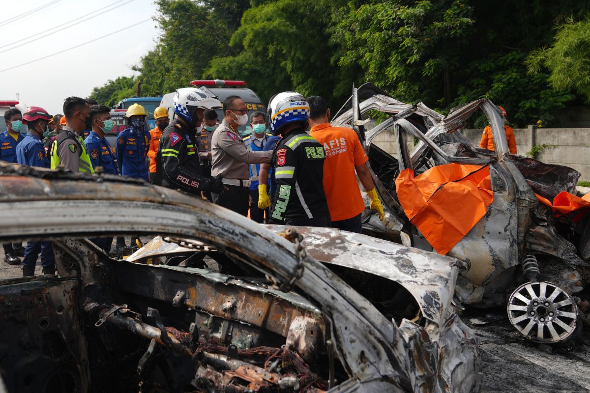 Sepekan, imbauan tertib arus balik hingga travel gelap kecelakaan tol