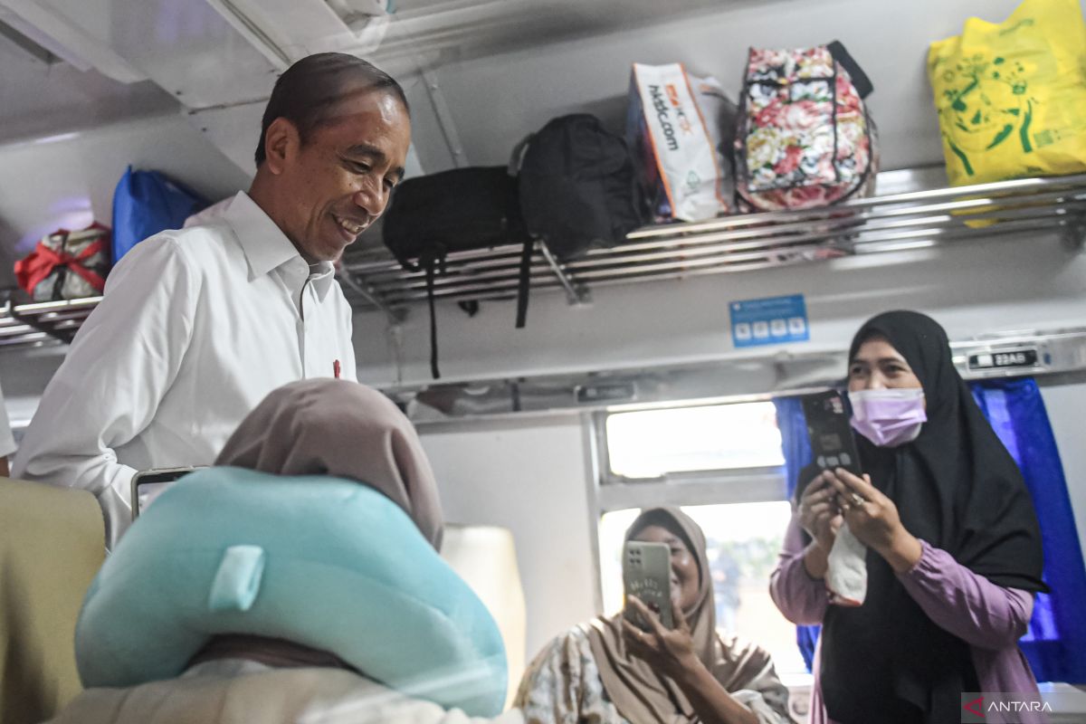 Kemarin, Jokowi teken Keppres FATF hingga konsumsi Pertamax naik