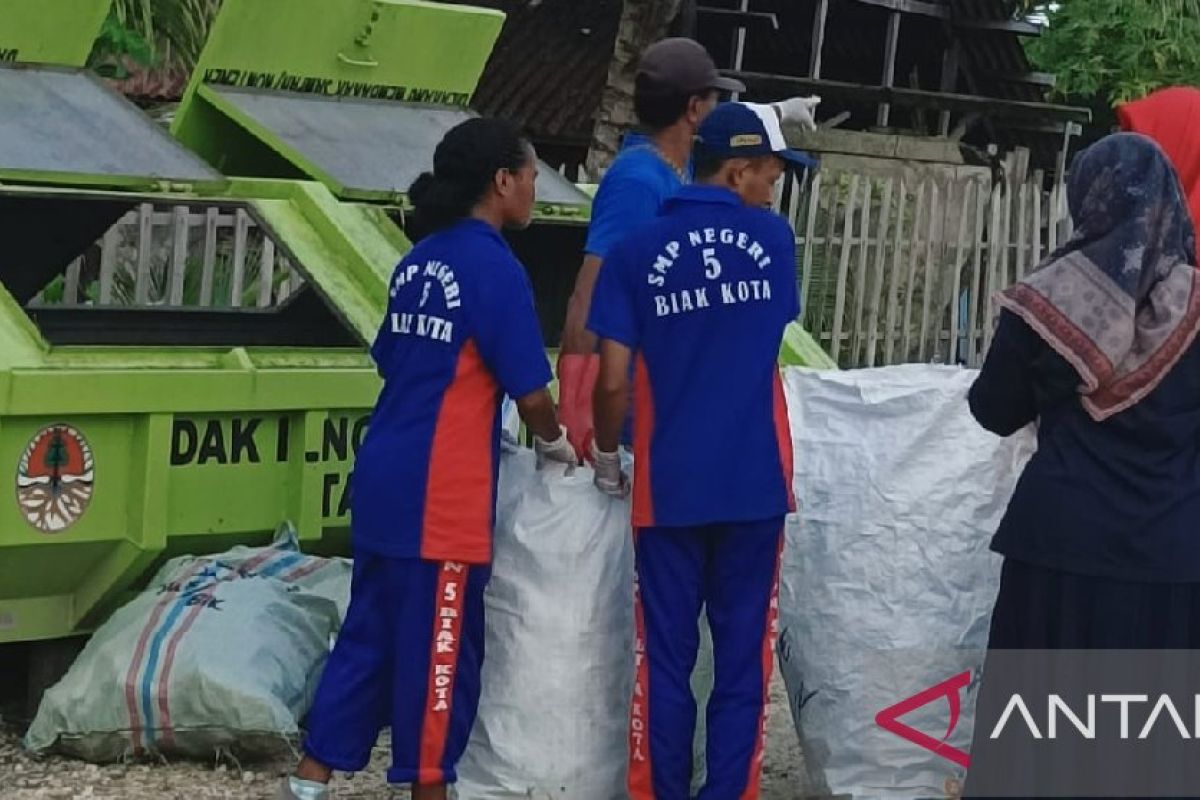 DLH Biak siagakan 491 petugas kebersihan selama liburan Lebaran