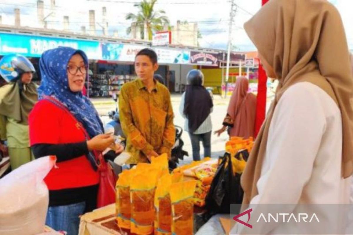 Dinas Pangan Solok gelar bazar murah pangan sambut Idul Fitri 1445 H