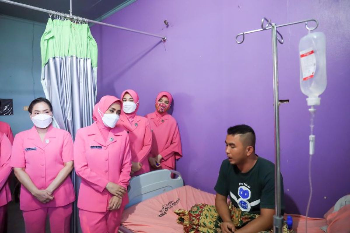 Bhayangkari Peduli bantu petugas Damkar di Lampung Timur