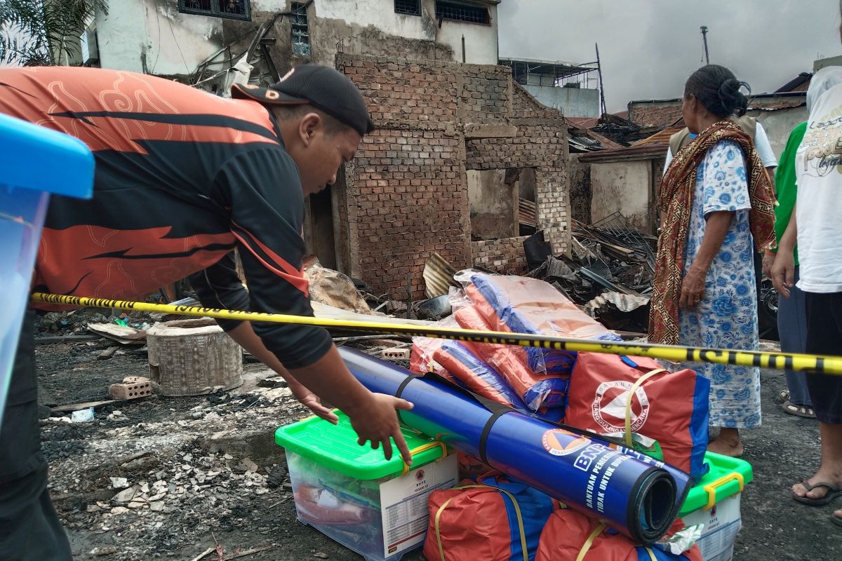 BPBD beri paket selimut dan  obat korban kebakaran di Palembang